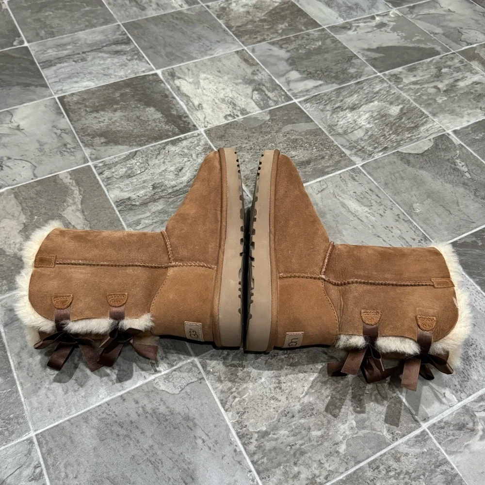 UGG Bailey Bow II Boots Size 7 Brown Chestnut Sheepskin - Picture 11 of 14